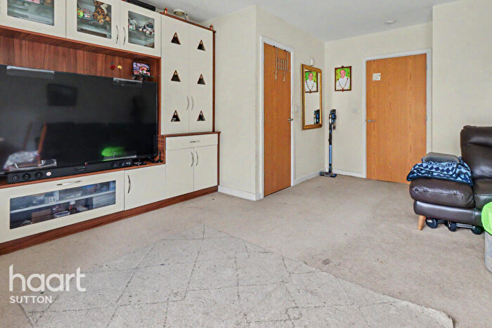 4 Bedroom Terraced House For Sale In Redwood Drive, Epsom, KT19