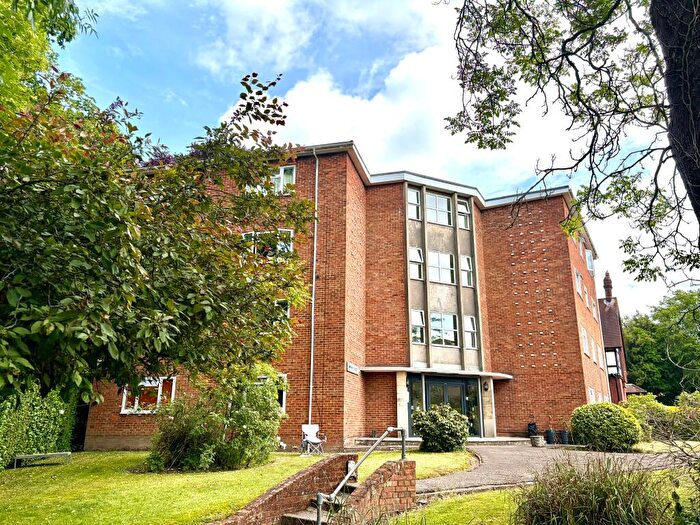 3 Bedroom Apartment To Rent In Winn Road, S01