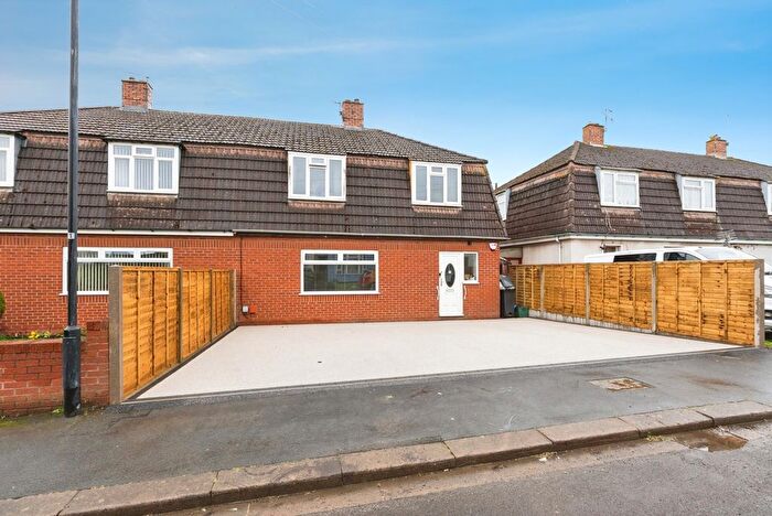 4 Bedroom Semi Detached House For Sale In Whitland Avenue, Bristol, Somerset, BS13