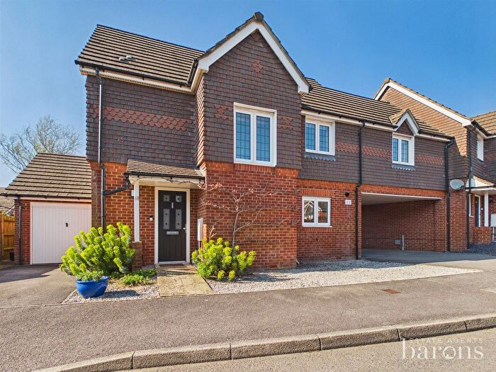 3 Bedroom Link Detached House For Sale In Rycroft Meadow, Beggarwood, Basingstoke, RG22