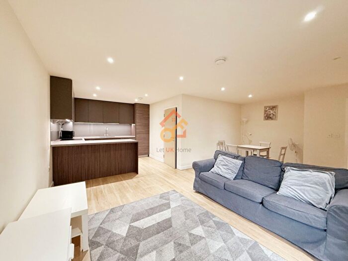 2 Bedroom Flat To Rent In Beaufort Square, Edgware, NW9