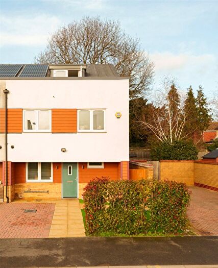 4 Bedroom Semi Detached House For Sale In Meadowview Road, Raynes Park, London, SW20