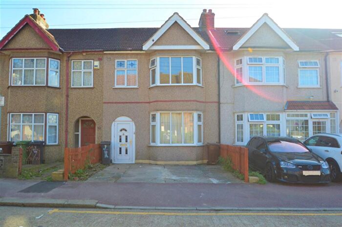 3 Bedroom Terraced House To Rent In Shafter Road, Dagenham, RM10