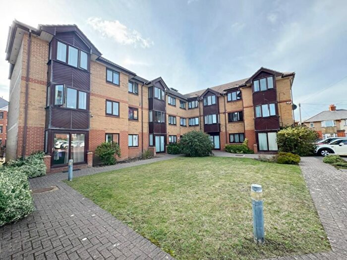 1 Bedroom Flat To Rent In Cleveland Road, Springbourne, Bournemouth, BH1