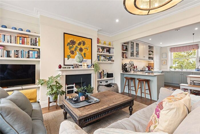 2 Bedroom Flat For Sale In Clapham Common South Side, Clapham, SW4