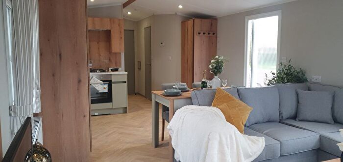 2 Bedroom Mobile/park Home For Sale In Park Road, Littlestone, New Romney, TN28