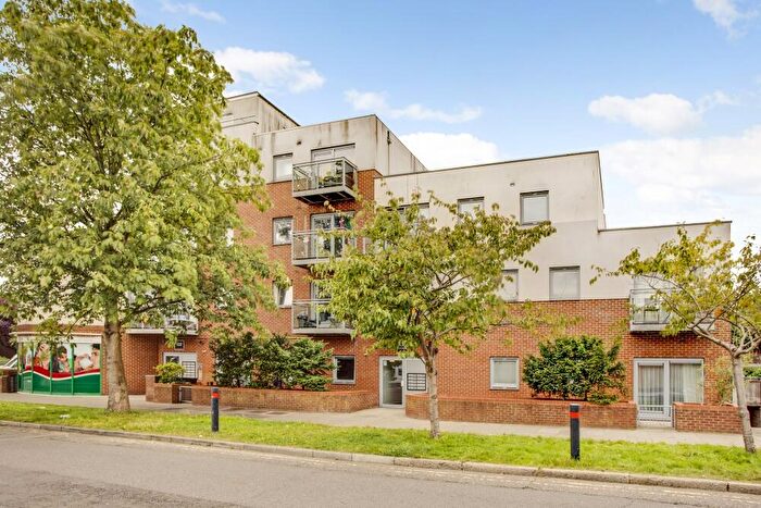 1 Bedroom Apartment For Sale In Kenton Road, Harrow, HA3