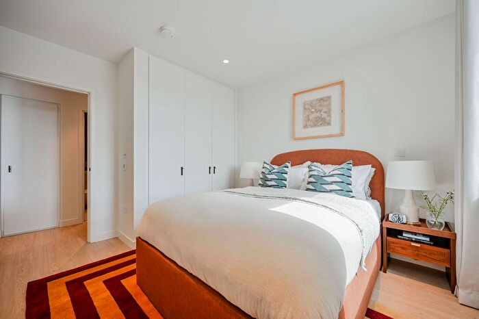 2 Bedroom Flat To Rent In Ferry Island, Tottenham, London, N17