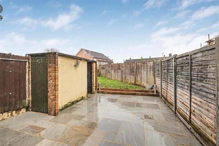 2 Bedroom End Of Terrace House For Sale In Long Furlong Drive, Slough, SL2