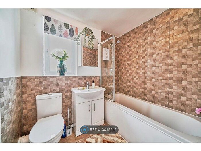 2 Bedroom Flat To Rent In Jack Clow Road, London, E15