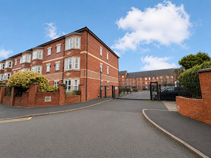 2 Bedroom Flat For Sale In Russell Place, Sale, M33