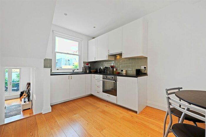 1 Bedroom Flat To Rent In Percy Road, Shepherds Bush, London, W12