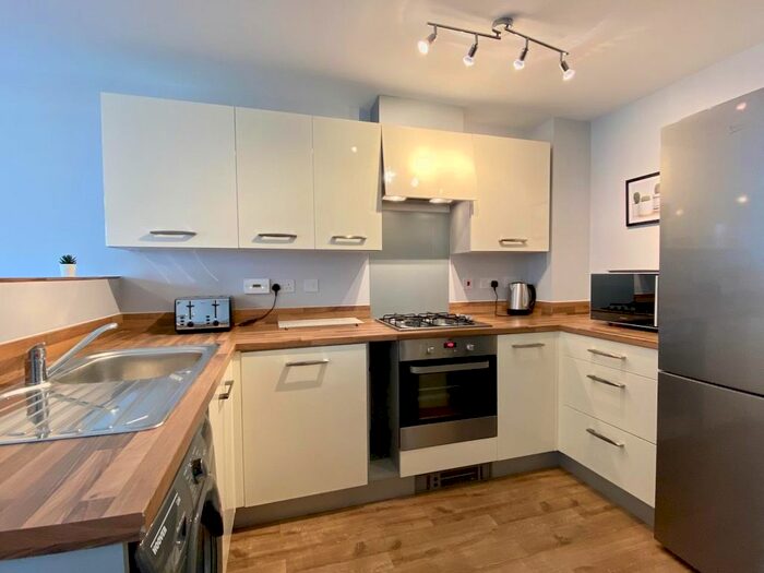 4 Bedroom Town House To Rent In Minotaur Way, Swansea, SA1