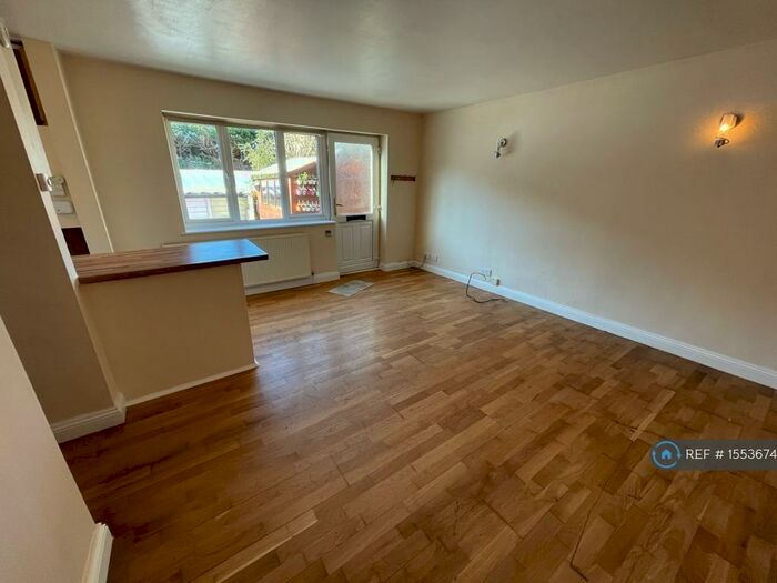 1 Bedroom Flat To Rent In Holtspur Avenue, Wooburn Green, High Wycombe, HP10