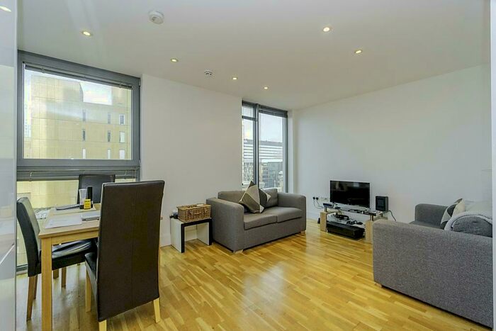 3 Bedroom Apartment To Rent In Unity Building, Rumford Place, L3