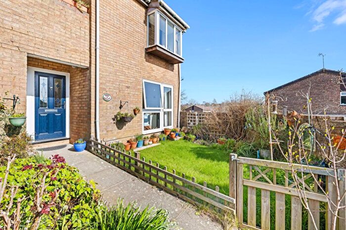 2 Bedroom Flat For Sale In Cavalier Way, East Grinstead, RH19