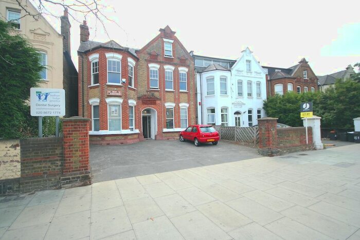 2 Bedroom Flat To Rent In Balham High Road, Balham, London, SW17