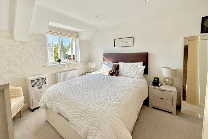 2 Bedroom Apartment For Sale In Wimborne Road, Bournemouth, BH2