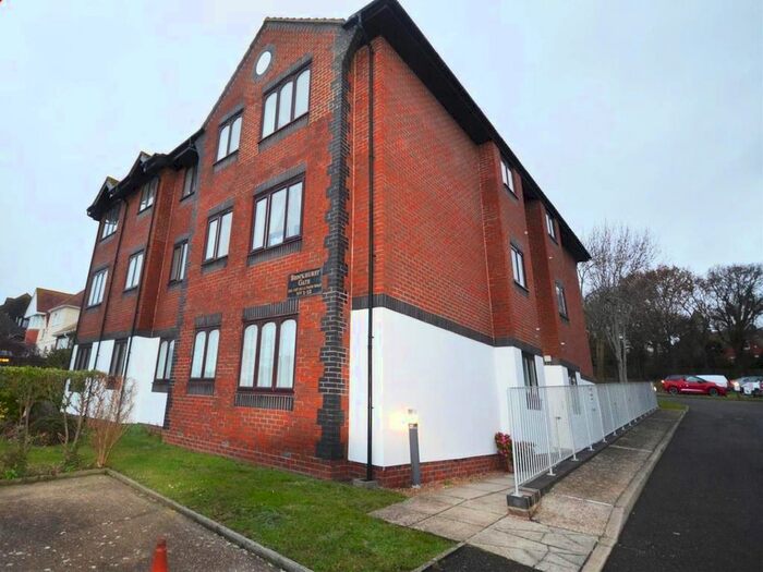 2 Bedroom Flat To Rent In De La Warr Road, Bexhill-On-Sea, TN40