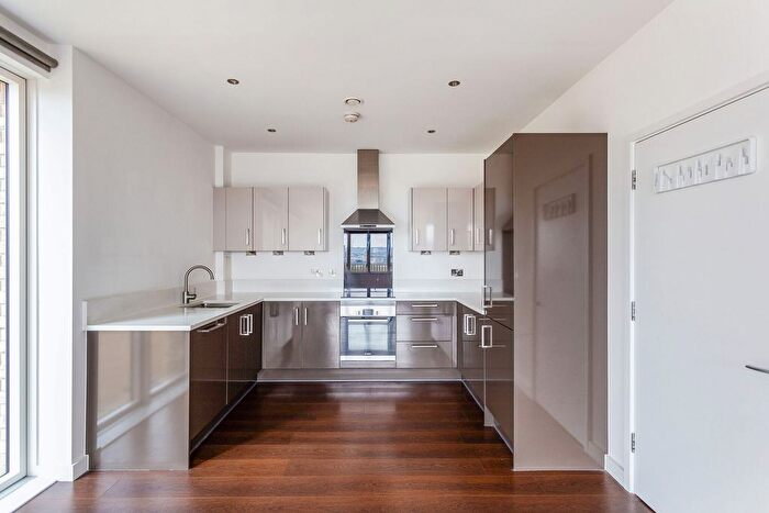 2 Bedroom Flat For Sale In Lock Side Way, London, E16