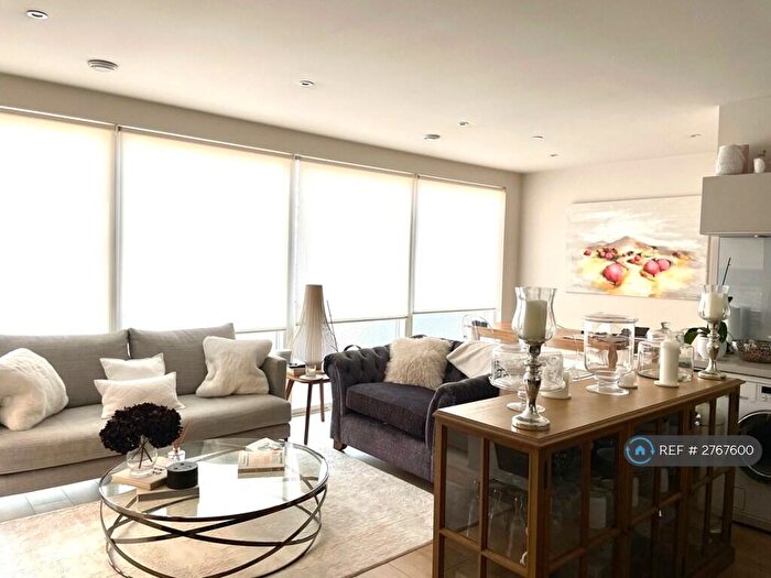 2 Bedroom Flat To Rent In Cherwell Mews, London, SW11