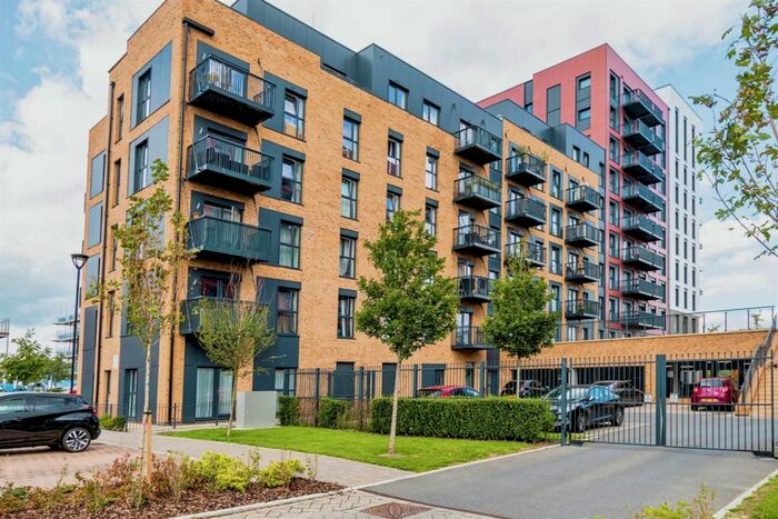 2 Bedroom Flat To Rent In Meridian Way, Southampton, SO14