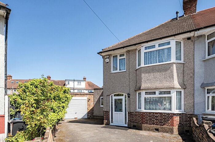 3 Bedroom End Of Terrace House For Sale In Vale Road, Mitcham, CR4