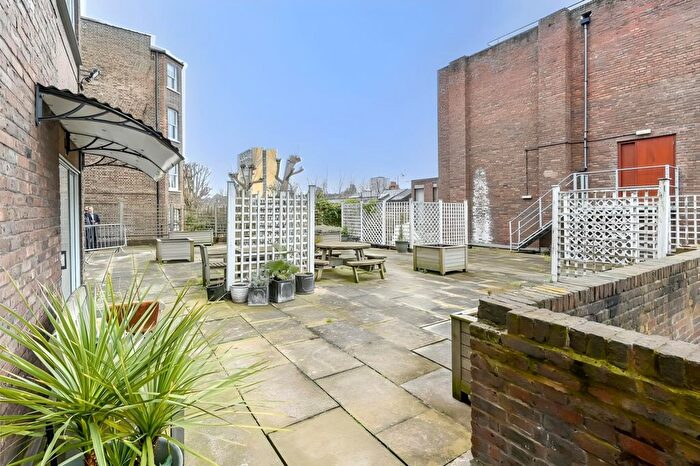 3 Bedroom Flat To Rent In St. Mary Le Park Court, Parkgate Road, London, SW11