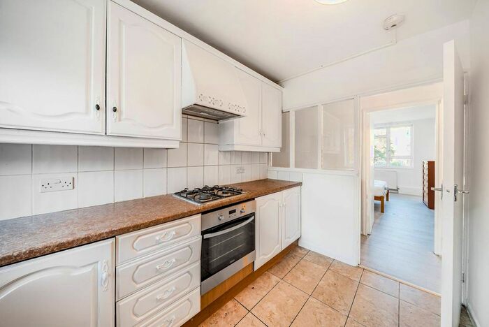 4 Bedroom Flat To Rent In Stroudley House, Vauxhall, London, SW8