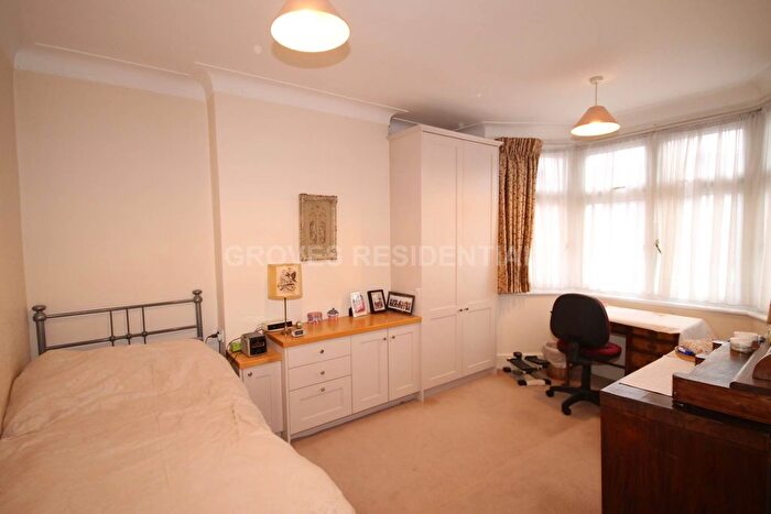 3 Bedroom End Of Terrace House For Sale In Beaconsfield Road, New Malden, KT3