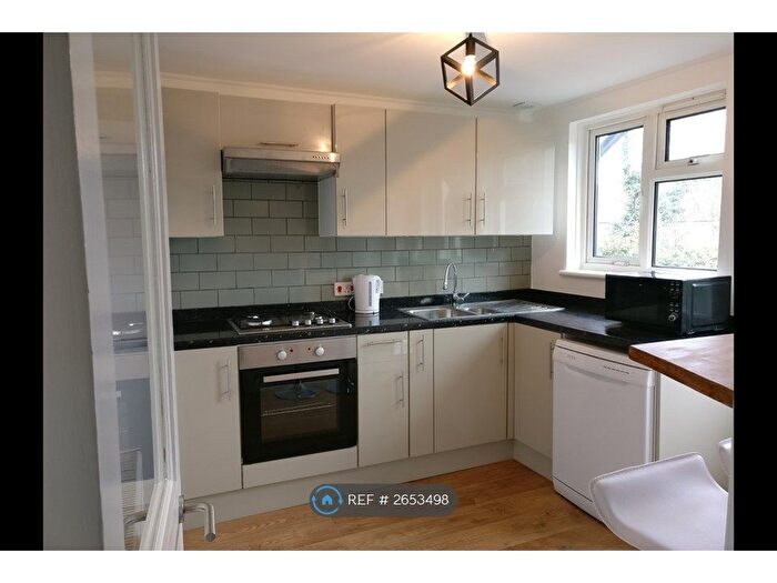 3 Bedroom Flat To Rent In Tollgate Rd, London, E16