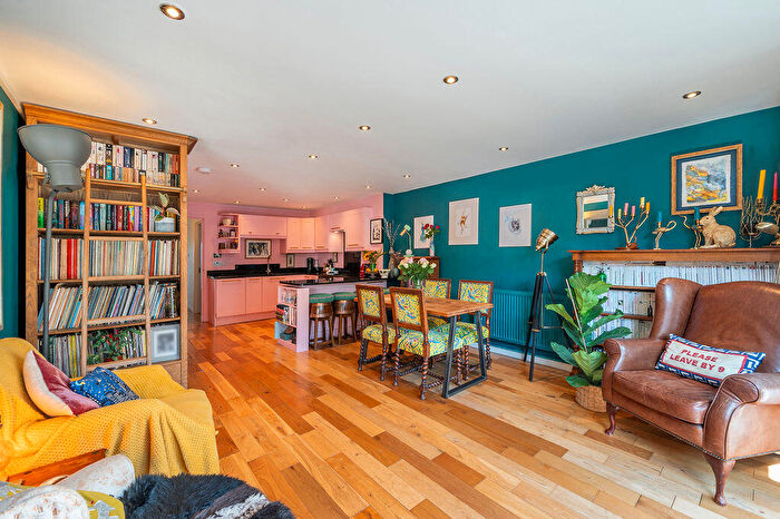 4 Bedroom Terraced House For Sale In Ridge Road, London, NW2