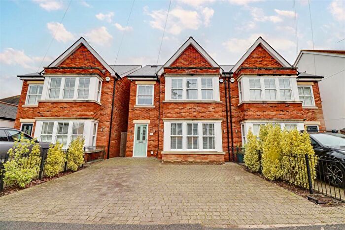 5 Bedroom Semi Detached House For Sale In Kingswood Chase, Leigh-on-Sea, SS9