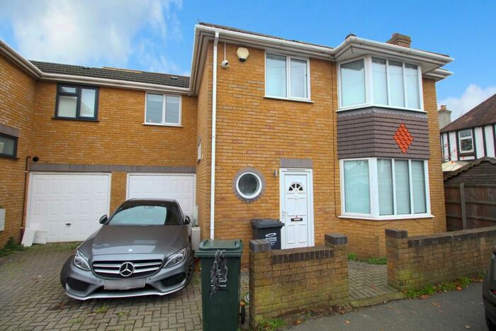 3 Bedroom Semi-Detached House To Rent In Pilgrims Way Dartford, DA1