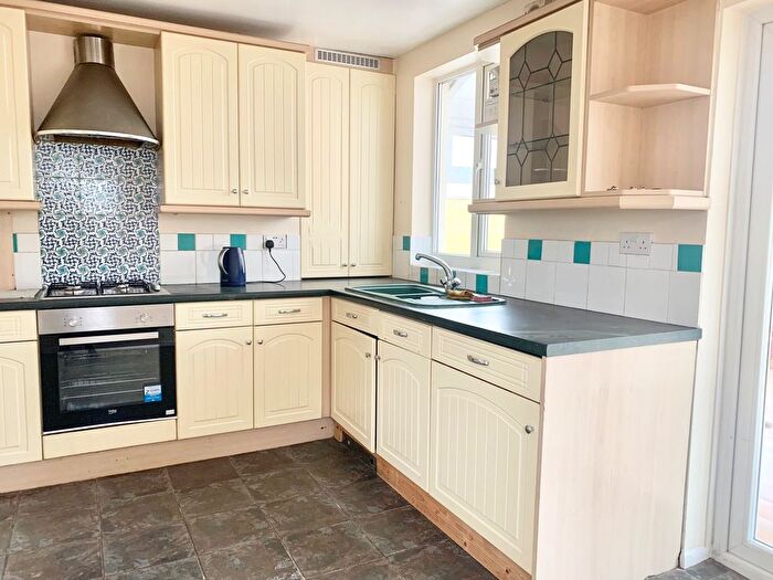 3 Bedroom Semi-detached House To Rent In Central Avenue, Nottingham, NG9