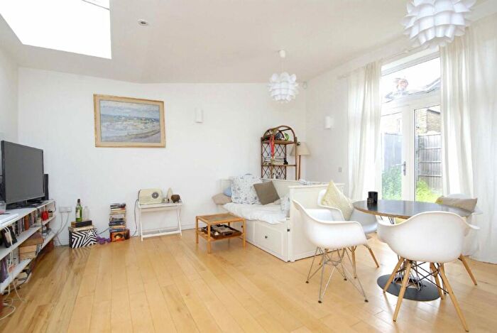 1 Bedroom House To Rent In Lessing Street, Honor Oak, SE23