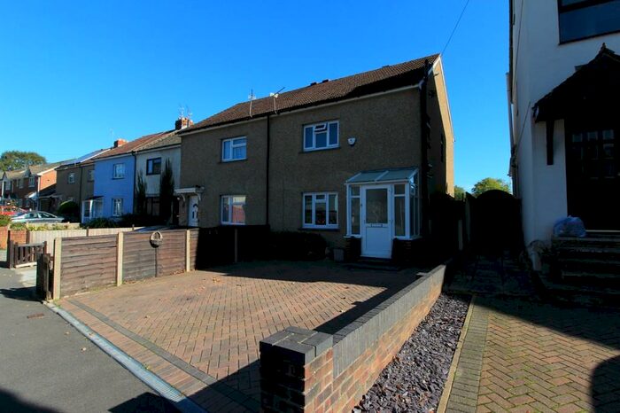 3 Bedroom Semi-Detached House To Rent In Sandy Brow, Waterlooville, PO7