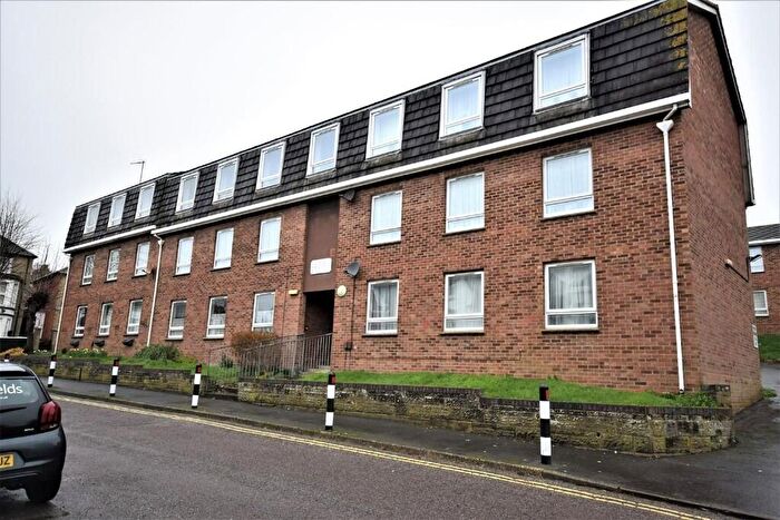 2 Bedroom Flat To Rent In Granville Road, Cowes, Isle Of Wight, PO31