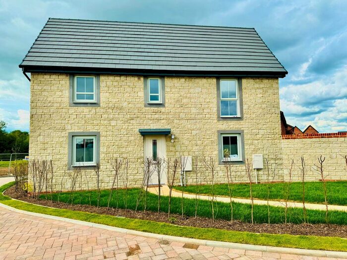 3 Bedroom Semi-Detached House To Rent In Pippin Street, SN1