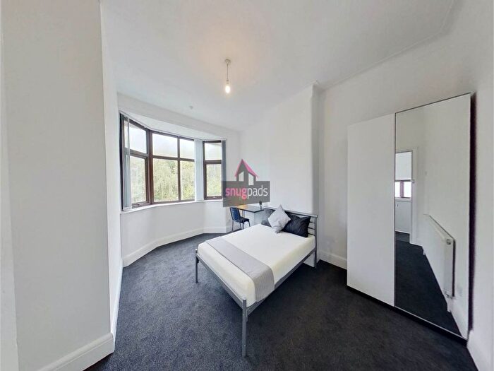 6 Bedroom Semi-Detached House To Rent In Bolton Road, Manchester, M6