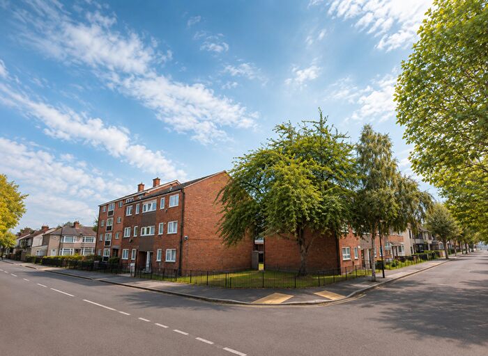 2 Bedroom Flat For Sale In Landseer Avenue, London, E12