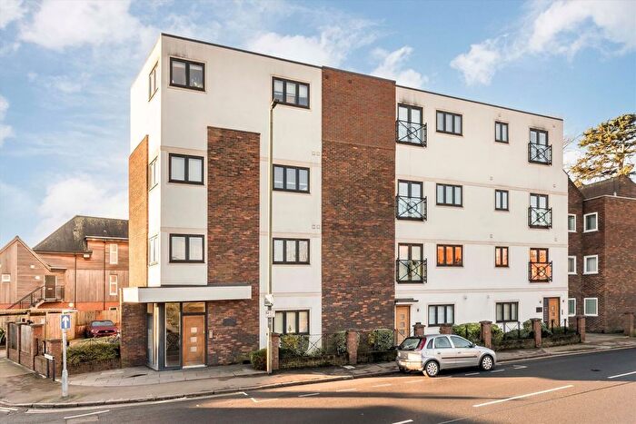 2 Bedroom Flat To Rent In High Street, Egham, TW20