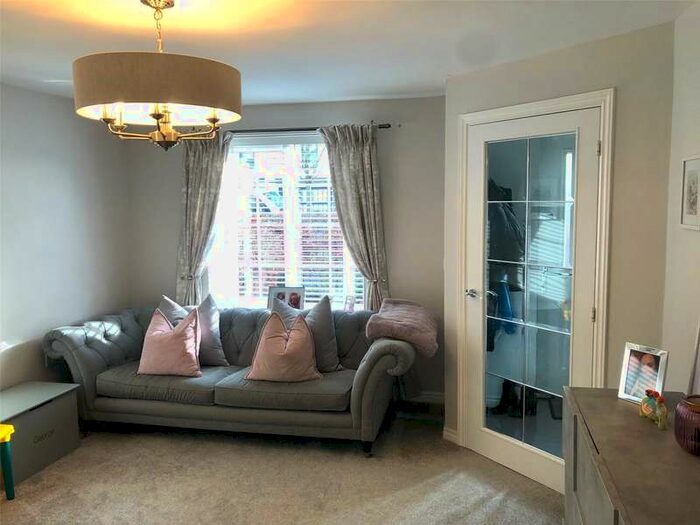 3 Bedroom SemiDetached House For Sale In 101 Highfield Lane, Waverley