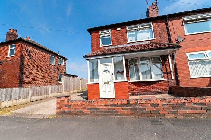 3 Bedroom Semi-Detached House For Sale In Pendlebury Road, Swinton, M27