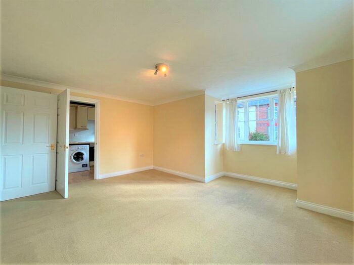 2 Bedroom Apartment To Rent In Newbury, Berkshire, RG14