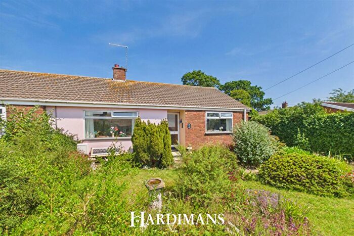2 Bedroom Semi-Detached Bungalow For Sale In Sanders Close, Lowestoft, NR32