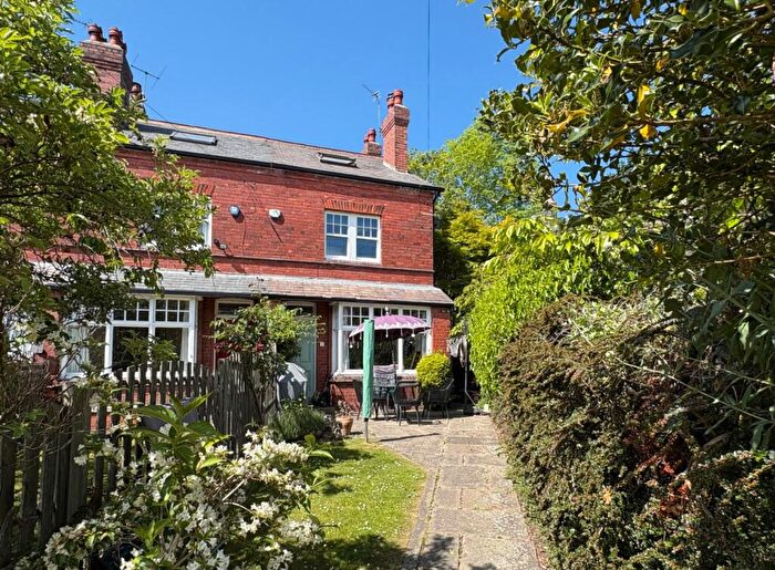 2 Bedroom House To Rent In Beech Grove, Headingley, Leeds, LS6