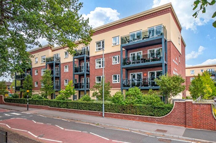 2 Bedroom Apartment For Sale In Recreation Road, Bromsgrove, Worcestershire, B61