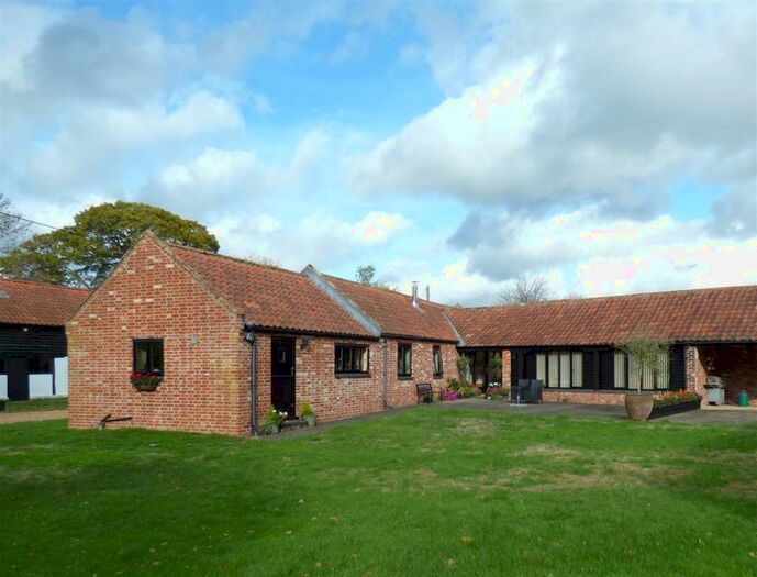 2 Bedroom Barn Conversion To Rent In London Road, Weston, Beccles, NR34