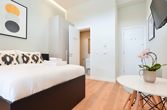 Studio To Rent In Penywern Road, London, SW5